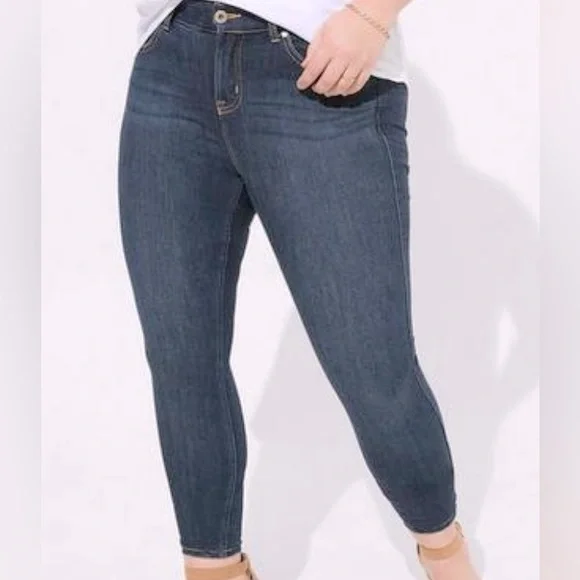 Torrid Bombshell Skinny Jeans - Picture 1 of 8